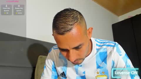 Snapshot of jhonyalzate chatting on 01/13/26, 04:07 Jhony Alzate online show from 01/13/26, 04:07