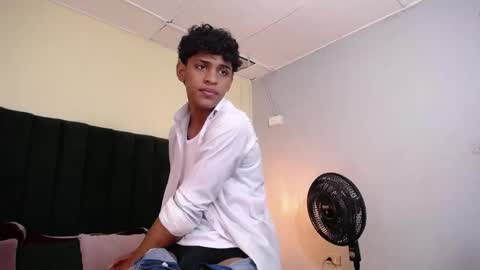 Snapshot of jhos_padill chatting on 11/14/25, 01:32 jhos online show from 11/14/25, 01:32