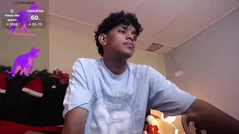 Snapshot of jhos_padill chatting on 11/29/25, 01:47 jhos online show from 11/29/25, 01:47