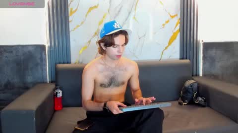 Snapshot of jhostin_1 chatting on 12/04/25, 08:28 jhostin_1 online show from 12/04/25, 08:28