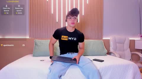 jhoumod_21 online show from 10/17/25, 10:18