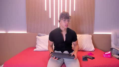 jhoumod_21 online show from 10/21/25, 10:27