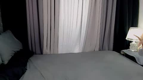 jhuliana_and_charles_room online show from 11/22/25, 05:50