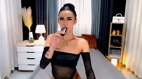 julie online show from 03/07/25, 02:46