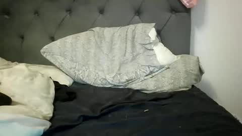 Snapshot of jhyde92 chatting on 12/18/25, 01:22 jhyde92 online show from 12/18/25, 01:22