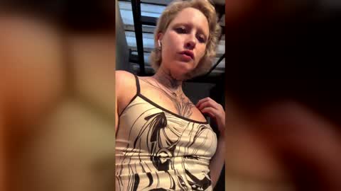 Snapshot of jigglipuff_ chatting on 02/10/26, 02:37 jigglipuff_ online show from 02/10/26, 02:37