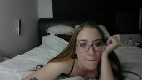 Snapshot of jilliangiselle chatting on 02/20/26, 06:19 jilliangiselle online show from 02/20/26, 06:19