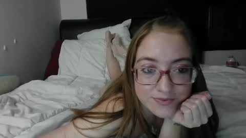 Snapshot of jilliangiselle chatting on 02/23/26, 05:05 jilliangiselle online show from 02/23/26, 05:05