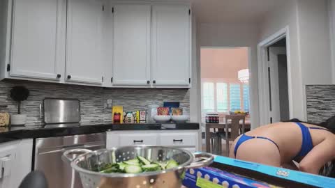 Jiwon online show from 09/14/25, 12:43