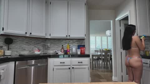 Jiwon online show from 10/18/25, 07:03