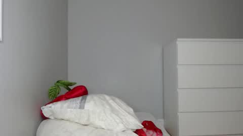 Jiwoo online show from 12/14/25, 11:53