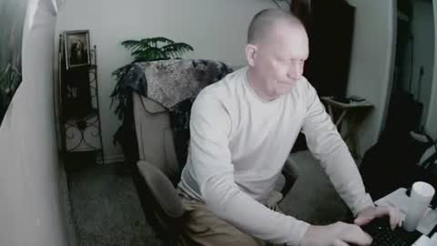 Snapshot of jlouton01 chatting on 02/02/25, 02:45 kilroy online show from 02/02/25, 02:45