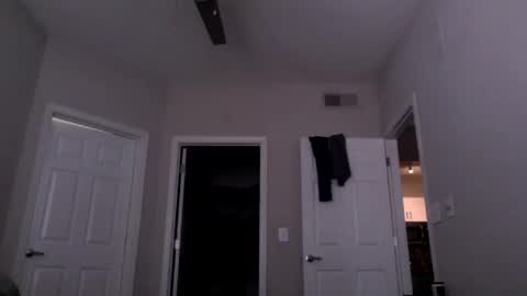 Snapshot of jmeaty5 chatting on 12/17/25, 04:13 jmeaty5 online show from 12/17/25, 04:13