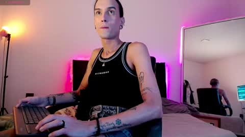 Joa Isaza     online show from 10/20/25, 12:55