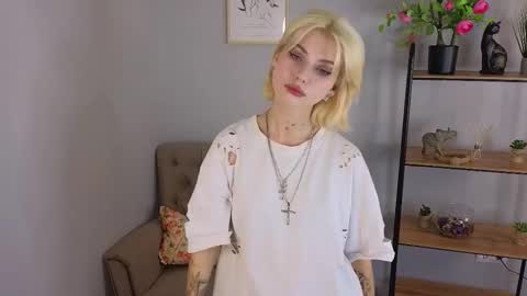 Snapshot of joan_lipse chatting on 10/30/25, 09:44 Sofia online show from 10/30/25, 09:44