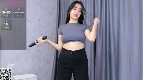 Mia online show from 01/10/25, 06:17