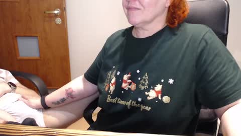 Snapshot of joannaandneighbour chatting on 12/26/24, 09:01 Joanna and Greg online show from 12/26/24, 09:01