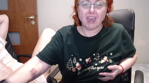 Snapshot of joannaandneighbour chatting on 12/26/24, 06:43 Joanna and Greg online show from 12/26/24, 06:43