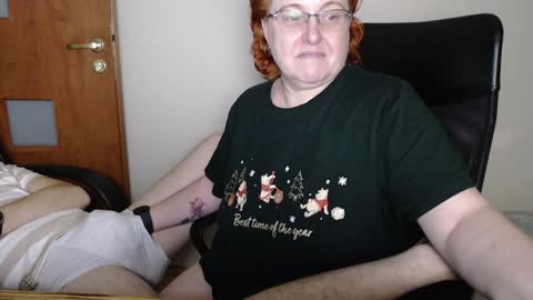 Snapshot of joannaandneighbour chatting on 12/30/24, 03:57 Joanna and Greg online show from 12/30/24, 03:57
