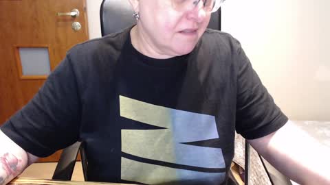 Snapshot of joannaandneighbour chatting on 01/16/25, 11:15 Joanna and Greg online show from 01/16/25, 11:15