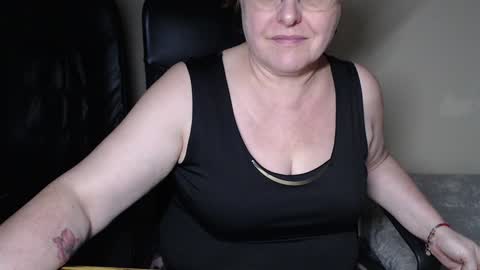 Snapshot of joannaandneighbour chatting on 01/18/25, 11:43 Joanna and Greg online show from 01/18/25, 11:43