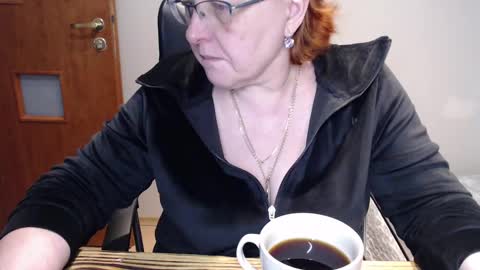 Snapshot of joannaandneighbour chatting on 02/25/25, 02:33 Joanna and Greg online show from 02/25/25, 02:33