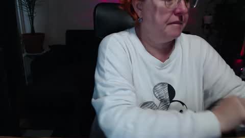 Snapshot of joannaandneighbour chatting on 10/17/25, 08:17 Joanna and Greg online show from 10/17/25, 08:17