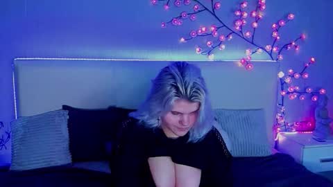 Snapshot of joannlowes chatting on 12/01/25, 09:53 Joann online show from 12/01/25, 09:53