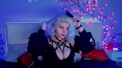 Snapshot of joannlowes chatting on 12/18/25, 07:09 Joann online show from 12/18/25, 07:09