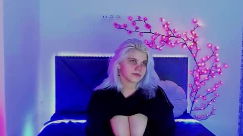 Snapshot of joannlowes chatting on 02/04/26, 09:42 Joann online show from 02/04/26, 09:42