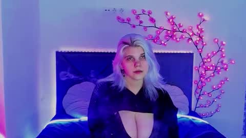 Snapshot of joannlowes chatting on 02/18/26, 08:38 Joann online show from 02/18/26, 08:38