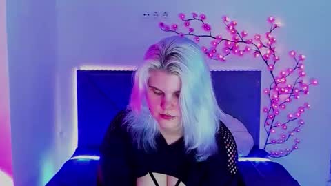 Snapshot of joannlowes chatting on 02/23/26, 10:07 Joann online show from 02/23/26, 10:07