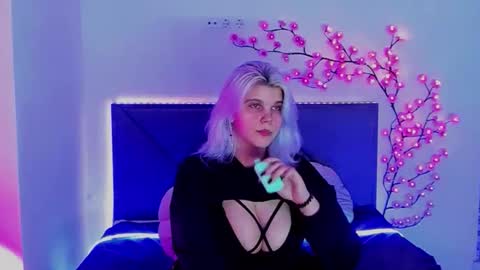 Snapshot of joannlowes chatting on 02/25/26, 09:24 Joann online show from 02/25/26, 09:24