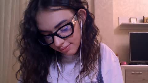 Jennifer online show from 11/18/25, 05:17