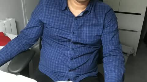 Snapshot of joeshades21 chatting on 01/15/25, 07:23 joeshades21 online show from 01/15/25, 07:23