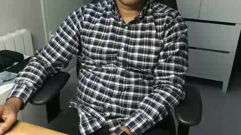 Snapshot of joeshades21 chatting on 01/21/25, 03:21 joeshades21 online show from 01/21/25, 03:21