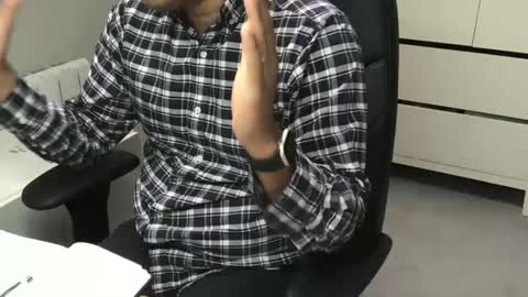 Snapshot of joeshades21 chatting on 02/14/25, 10:07 joeshades21 online show from 02/14/25, 10:07