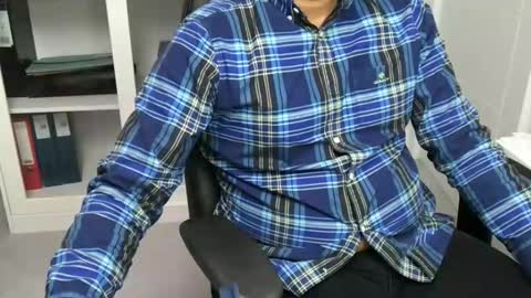 Snapshot of joeshades21 chatting on 11/04/25, 10:03 joeshades21 online show from 11/04/25, 10:03