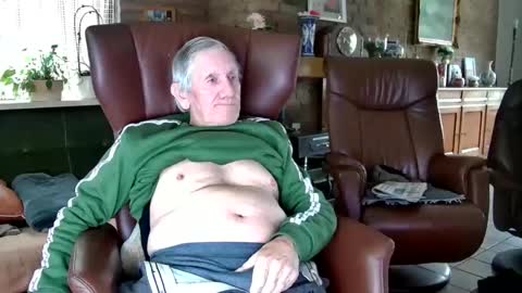 Snapshot of johan7_heet chatting on 12/10/24, 01:55 johan7 heet online show from 12/10/24, 01:55