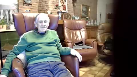 Snapshot of johan7_heet chatting on 12/12/24, 04:21 johan7 heet online show from 12/12/24, 04:21