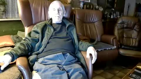 Snapshot of johan7_heet chatting on 01/15/25, 04:32 johan7 heet online show from 01/15/25, 04:32