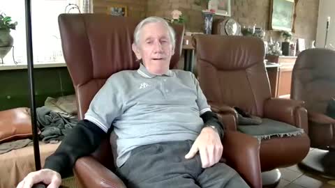 Snapshot of johan7_heet chatting on 01/17/25, 01:13 johan7 heet online show from 01/17/25, 01:13