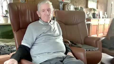 Snapshot of johan7_heet chatting on 01/25/25, 01:30 johan7 heet online show from 01/25/25, 01:30