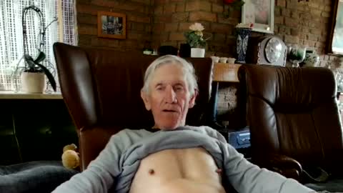 Snapshot of johan7_heet chatting on 06/15/26, 03:47 johan7 heet online show from 06/15/26, 03:47