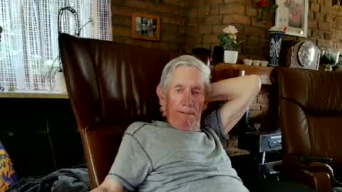 Snapshot of johan7_heet chatting on 06/18/26, 05:28 johan7 heet online show from 06/18/26, 05:28