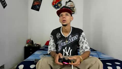 johan_and_antonella online show from 01/21/25, 02:00