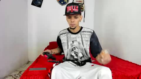 johan_and_antonella online show from 02/05/25, 11:17