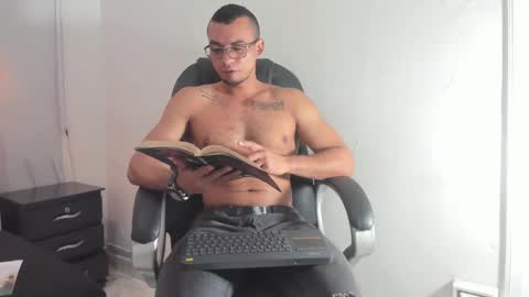 Snapshot of johan_miller1 chatting on 11/22/25, 01:21 johan online show from 11/22/25, 01:21