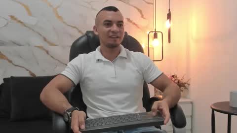 Snapshot of johan_miller1 chatting on 11/26/25, 10:49 johan online show from 11/26/25, 10:49