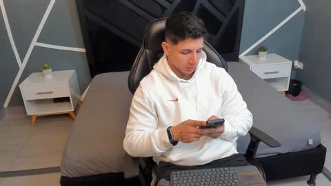 Johan Williams online show from 12/24/24, 04:11